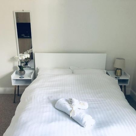 Poole Stay Экстерьер фото