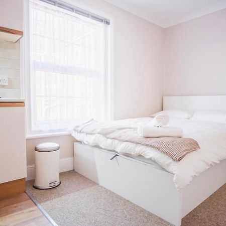 Poole Stay Экстерьер фото