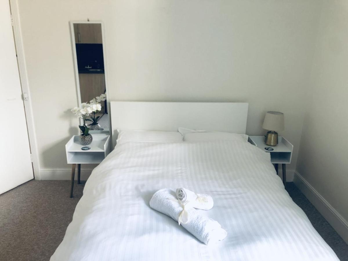 Poole Stay Экстерьер фото