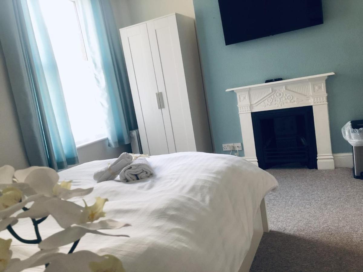 Poole Stay Экстерьер фото