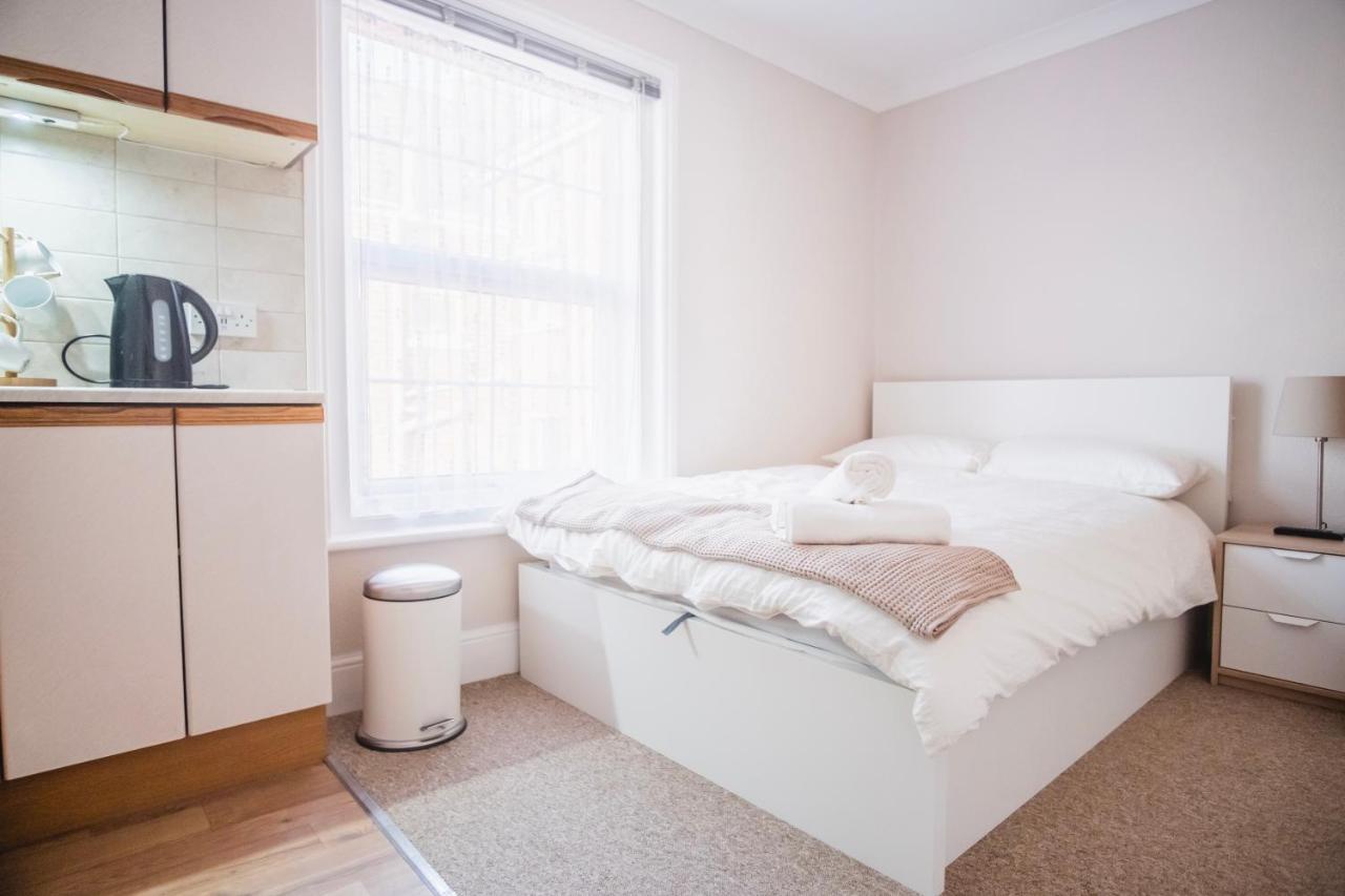 Poole Stay Экстерьер фото